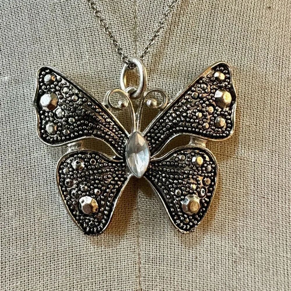 Silver tone  Butterfly pendant necklace